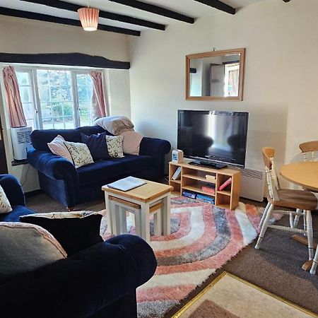 No 4 Trelawney Apartment - Onsite Bar - Restaurant - Horse Riding Menheniot Exteriör bild