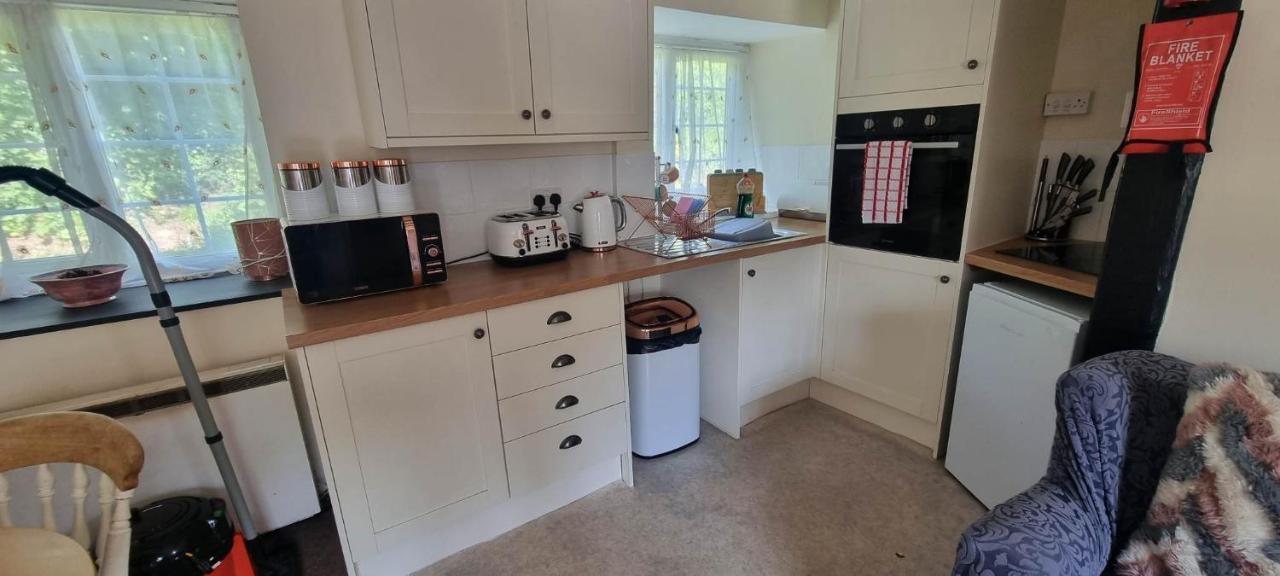 No 4 Trelawney Apartment - Onsite Bar - Restaurant - Horse Riding Menheniot Exteriör bild