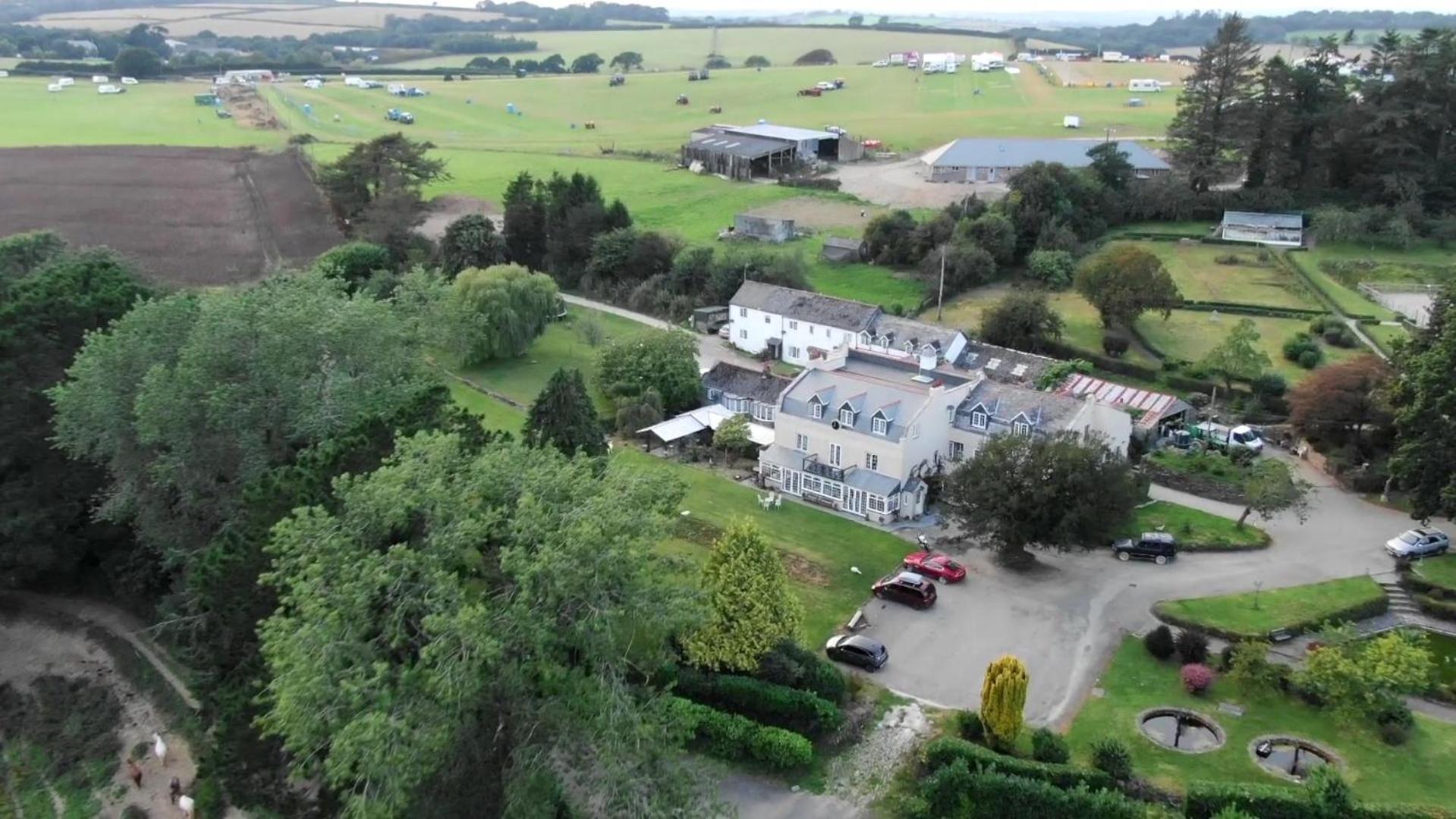 No 4 Trelawney Apartment - Onsite Bar - Restaurant - Horse Riding Menheniot Exteriör bild