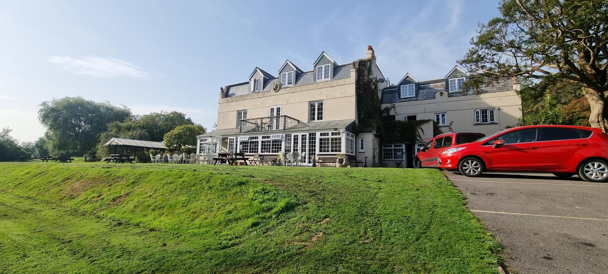 No 4 Trelawney Apartment - Onsite Bar - Restaurant - Horse Riding Menheniot Exteriör bild