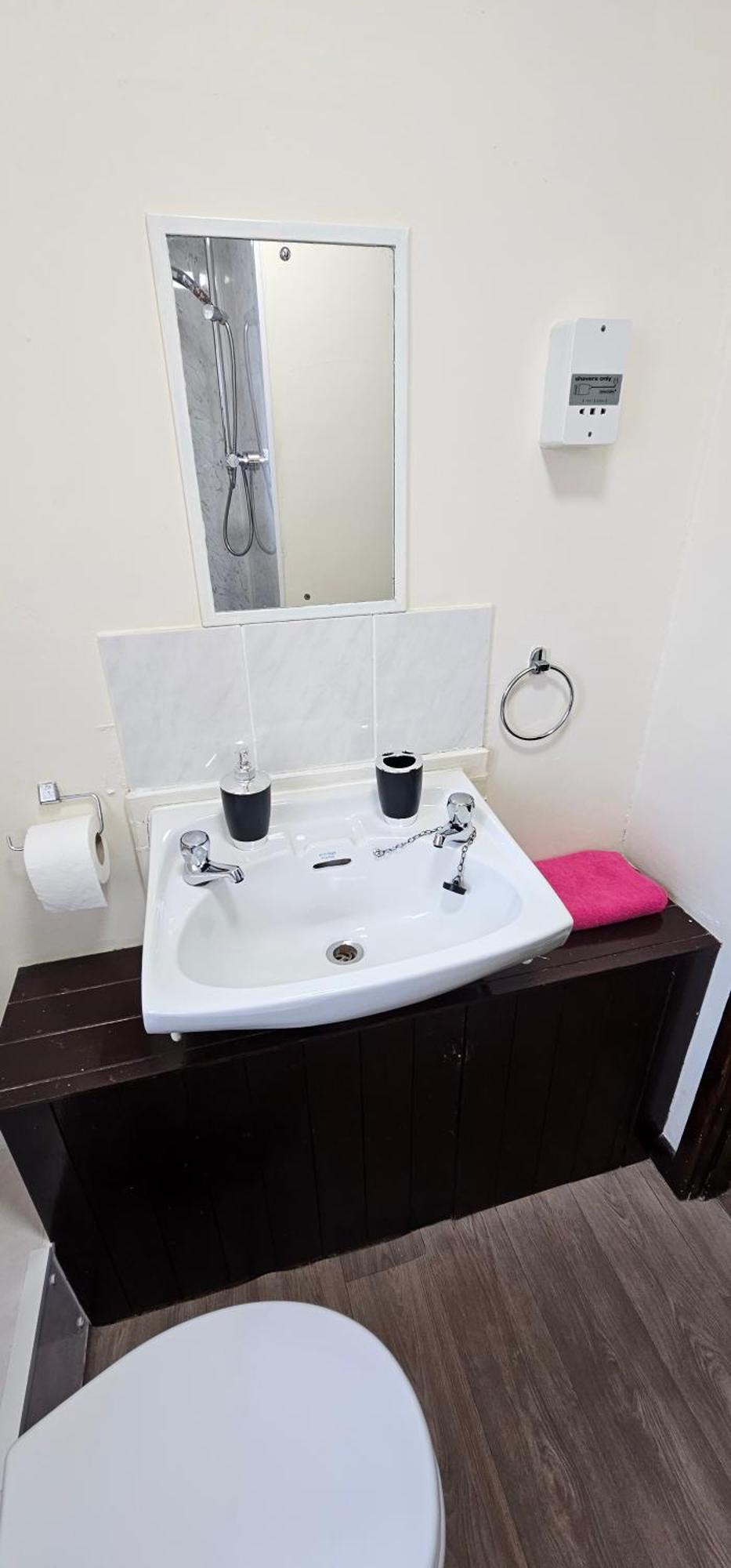 No 4 Trelawney Apartment - Onsite Bar - Restaurant - Horse Riding Menheniot Exteriör bild