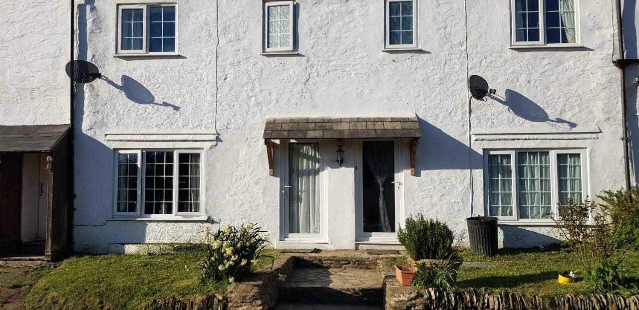 No 4 Trelawney Apartment - Onsite Bar - Restaurant - Horse Riding Menheniot Exteriör bild